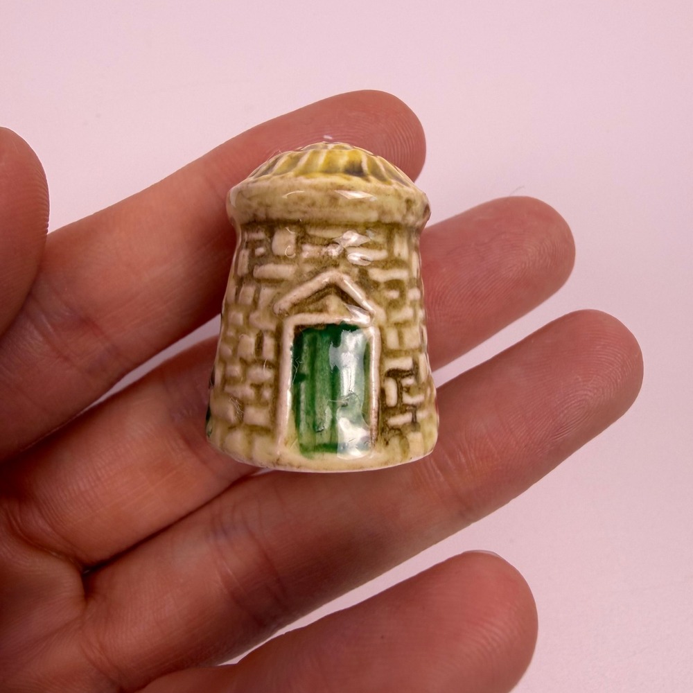 Sylvac Vintage Cottagecore Collectible Thimble Tan Ceramic Hand Crafted England